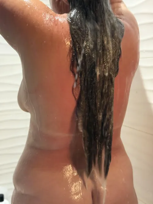 How about a back side view of some hip dips?