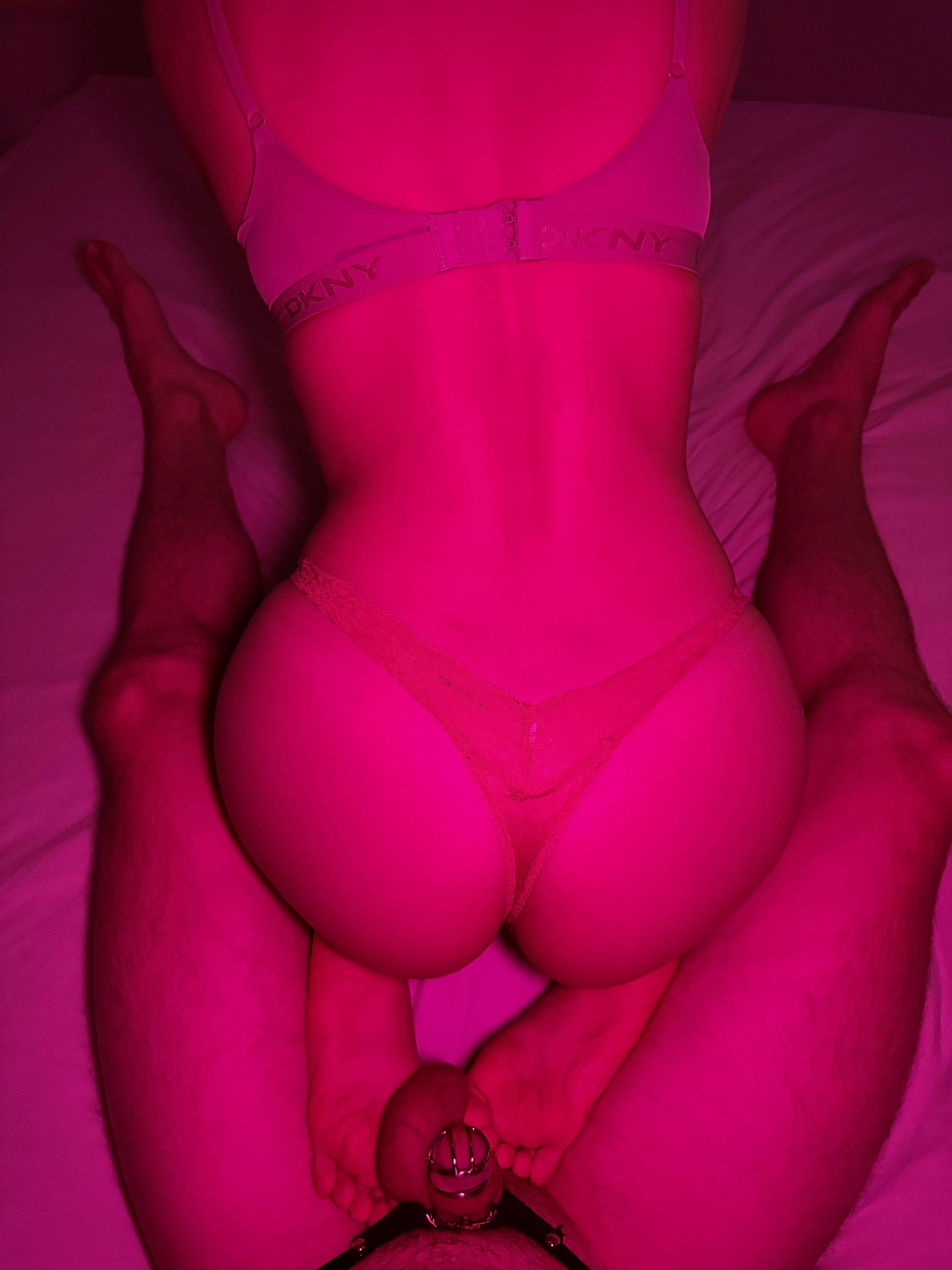 Ich will ihn unbedingt mehr🍑. Wie lange sollte ich meinen Keuschheitssklaven eingesperrt halten?