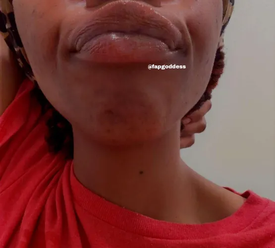 👄🤔 it seems that y'all like my lips. Followers going up 👀