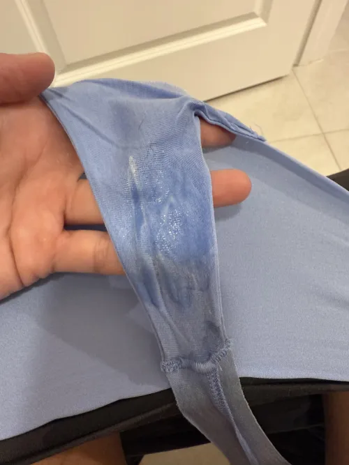 My cream looks good on blue💦🦋