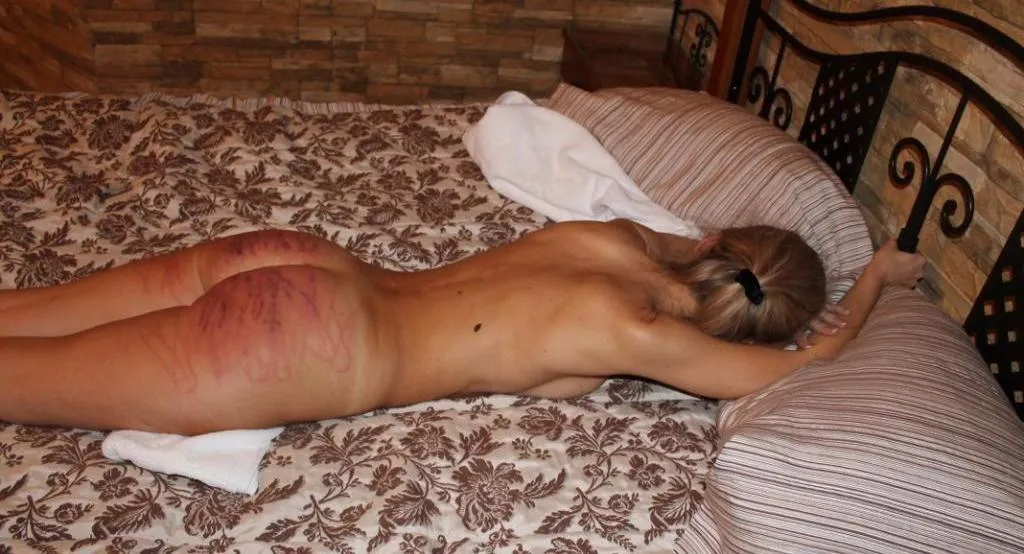 So, you decide that asking to be excused from the dinner table to go plug up your phone and scroll was the brightest decision? I’m not sure why you’ve decided to make some very unladylike and poor decisions, but go ahead and hand me that charging cor