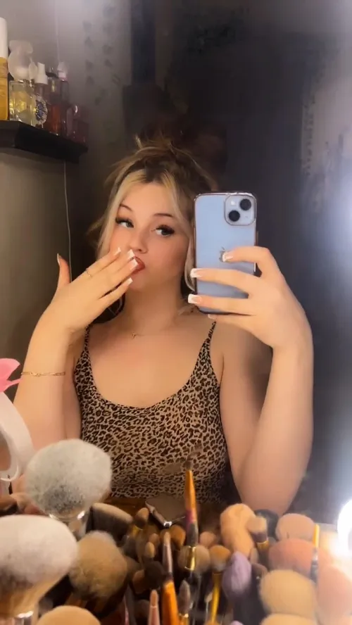 These Lips Only Blow Kisses for Good Piggies 💋🐷