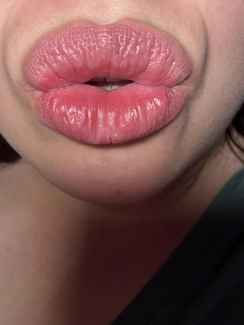 Would you like a kiss ? 💓😈