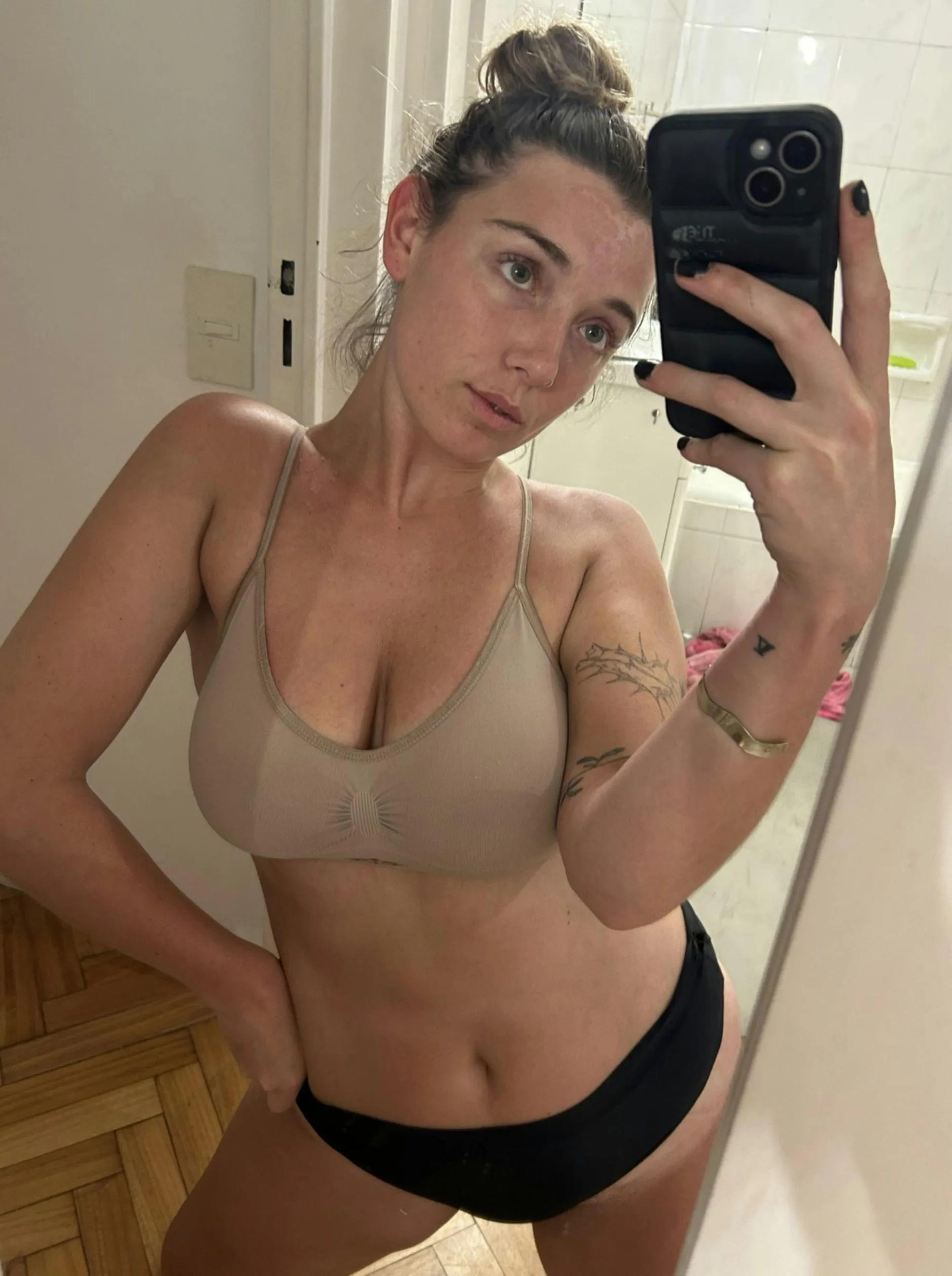 20[F4M] nude selfie, mirror, tongue out, body fully visible