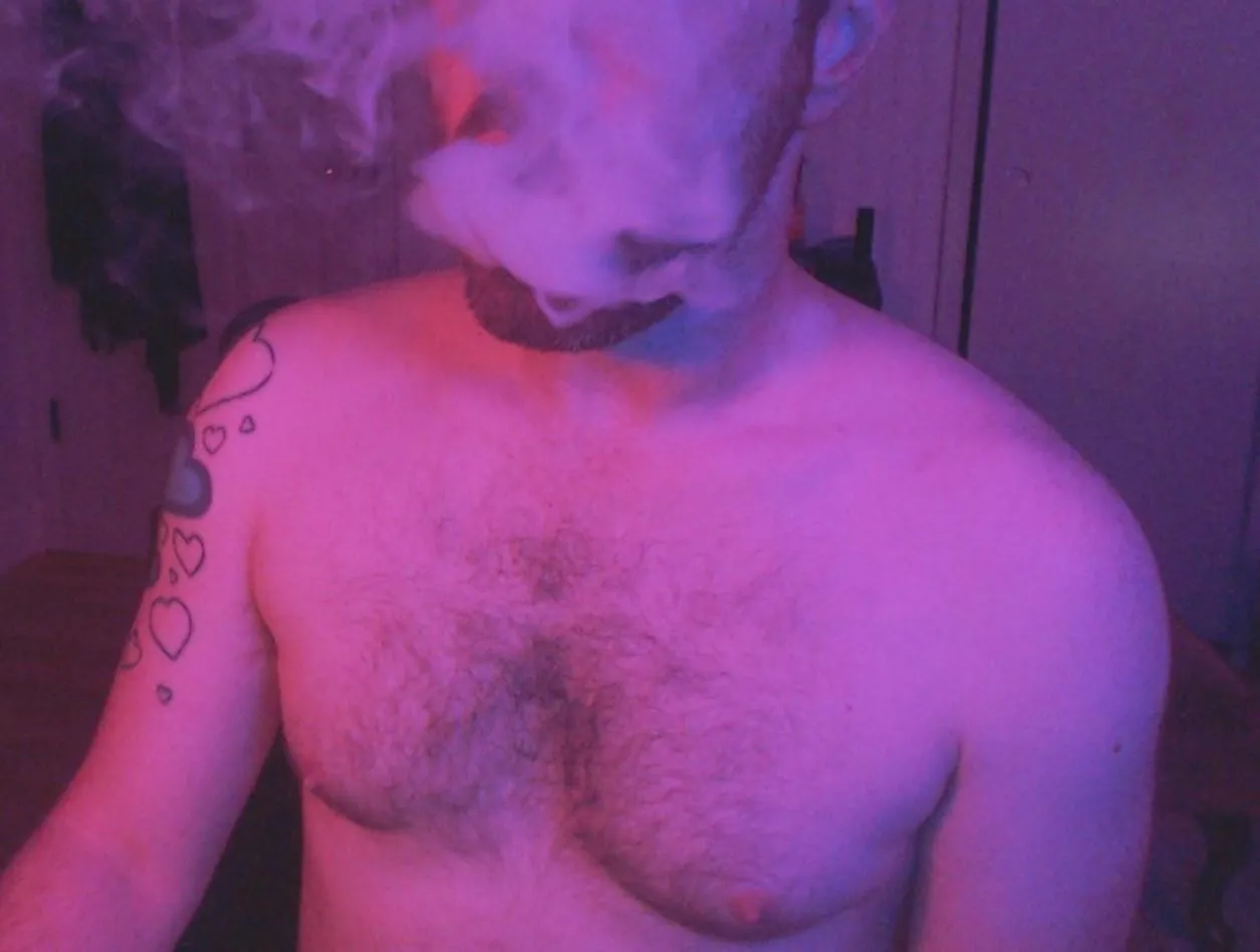 36m been clouding for a bit and super horny - hit me up if you wanna chat and get each other even more spun up