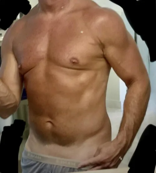 46 [M4F/FM] Palm Beach Active and athletic DILF next door looking for a fun MF couple, Hotwife or Single Female to explore and have some fun.