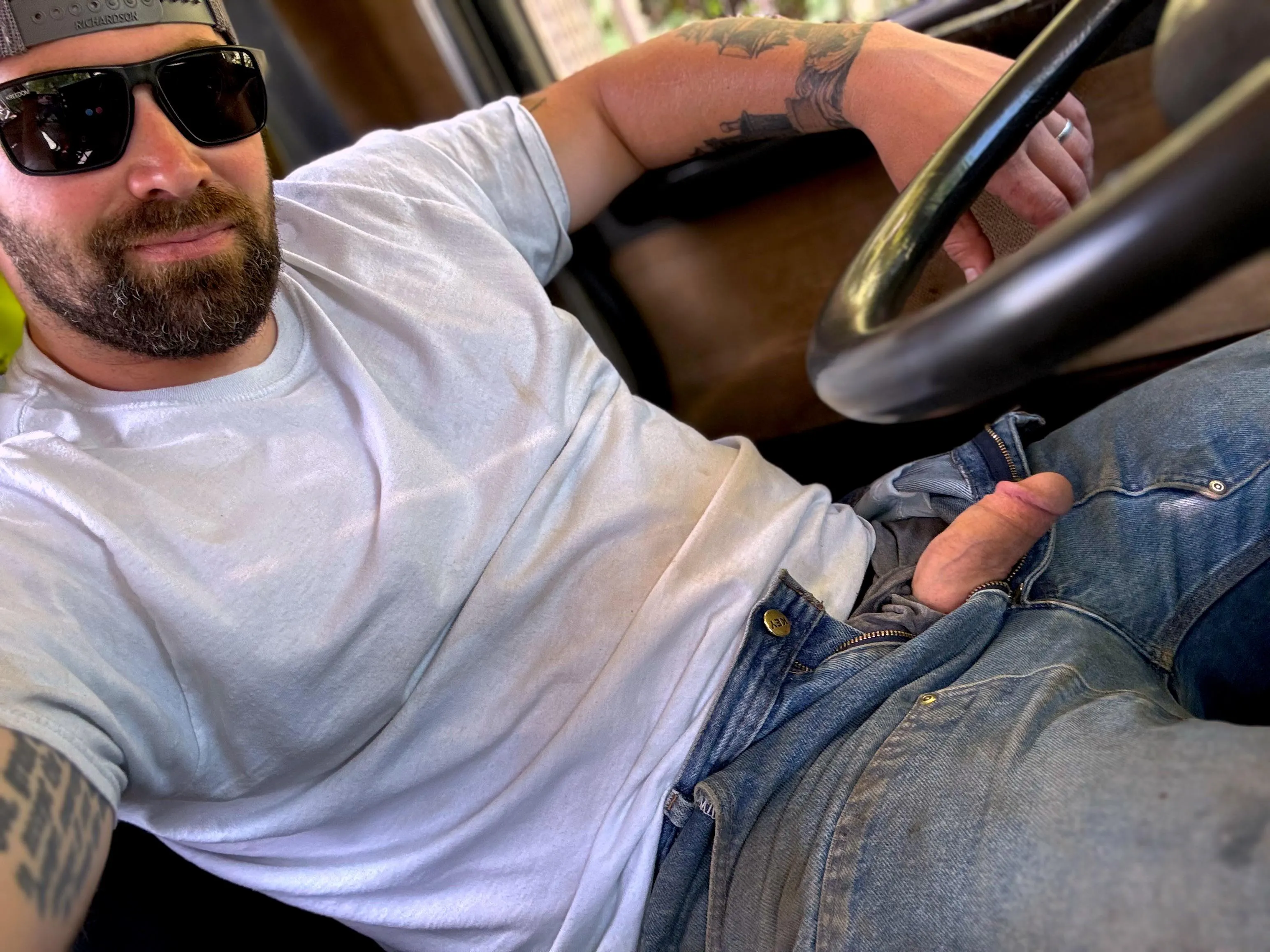 Anybody got a thing for a blue collar Daddy? (35)