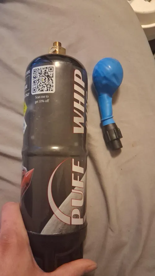 Do I just keep screwing until it pops, then screw it off when balloon is almost filled? First time was scary af