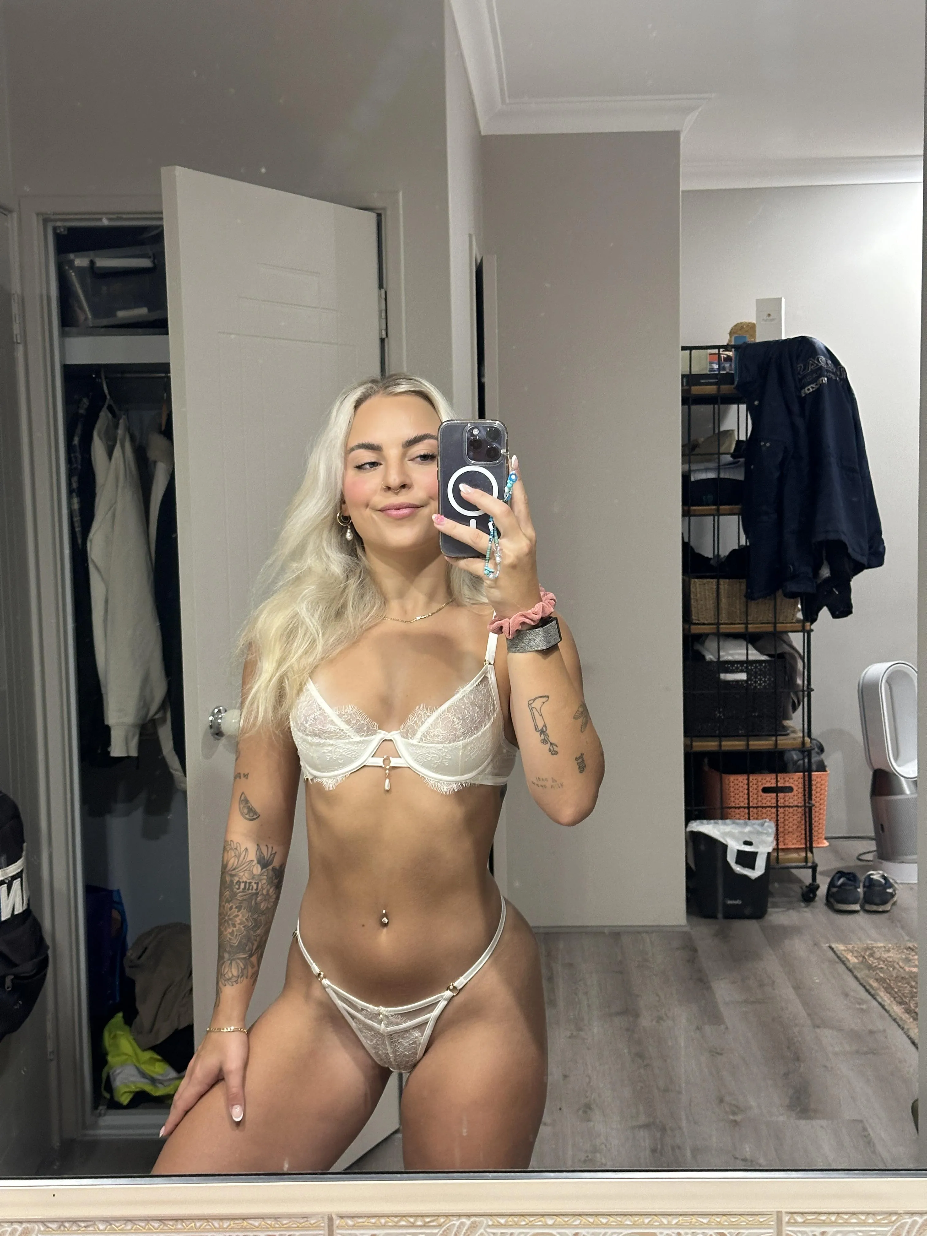 Drop a ❤️ you'd promise to masturbate every time I send you my nudes