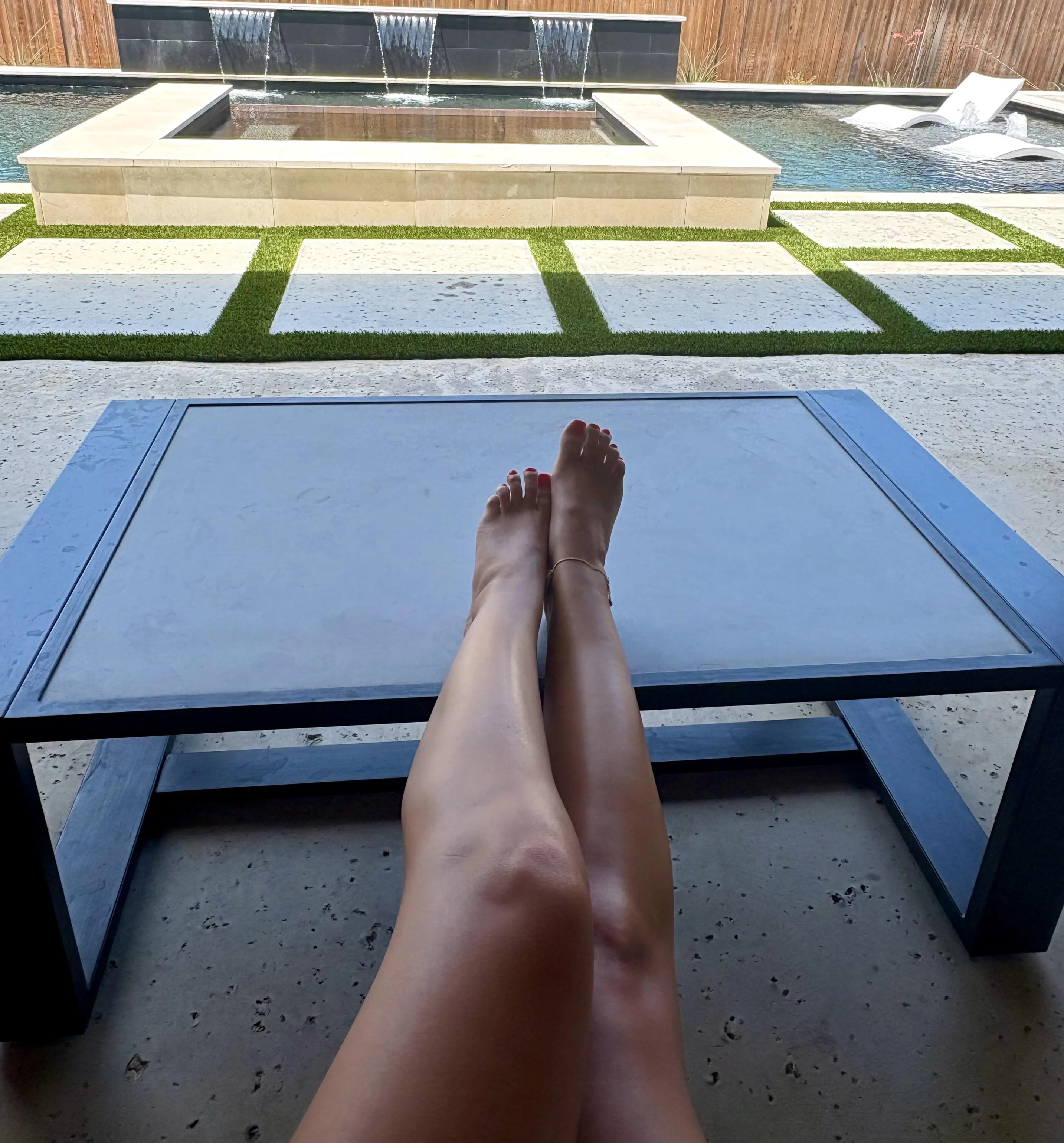 Relaxing poolside ♥️