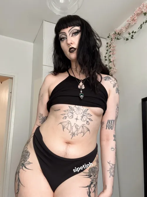 small tits☑️ hairy pussy ☑️ always horny ☑️