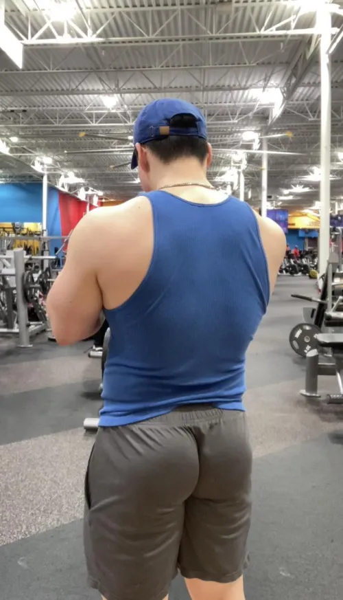 Spot me bro 🍑😏