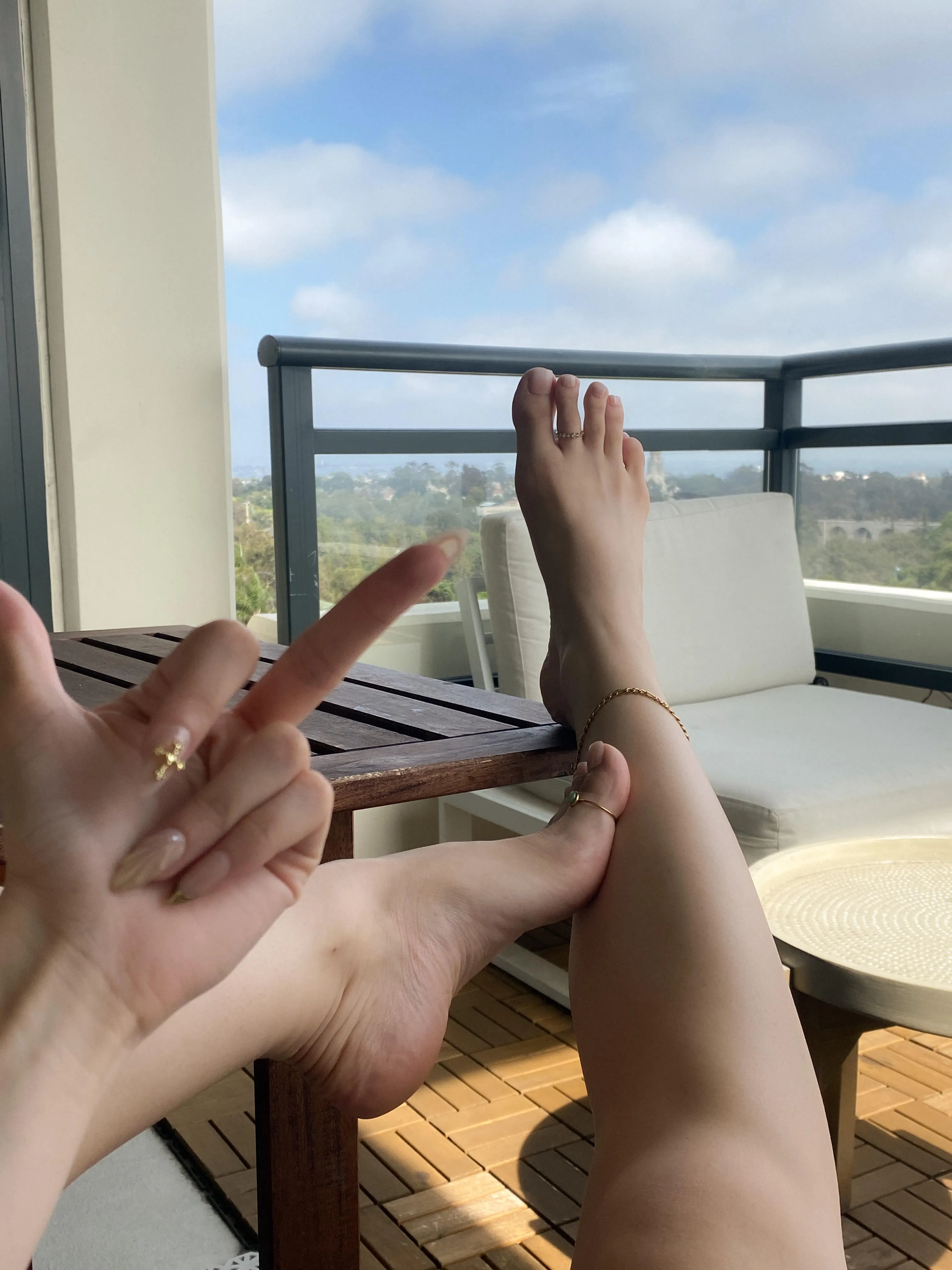 try not to stare too long, gooner.