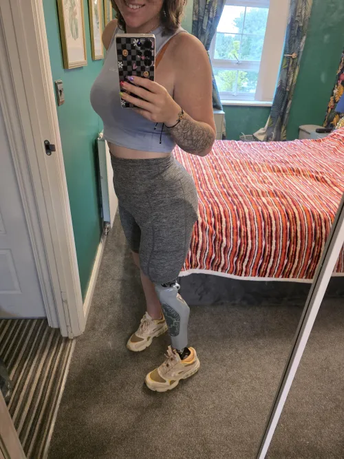 Happy Saturday from your fave 🧡🦿