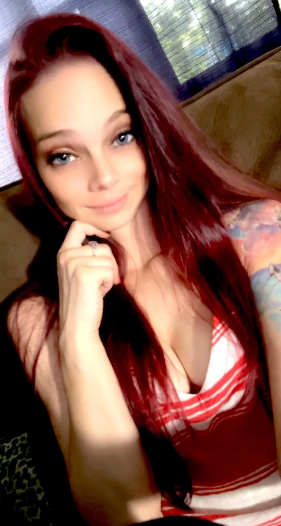 Shhhh,  little simp send $33 then you may speak, do you think you could handle playing with me 🤭🐶🏧