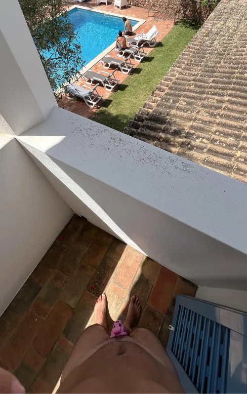 Spending my birthday weekend with friends locked. They have no idea.