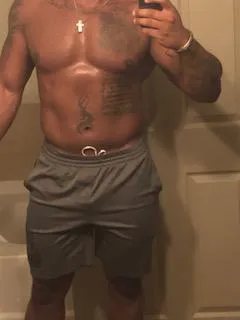 Straight curious dude looking to suck other curious bros!