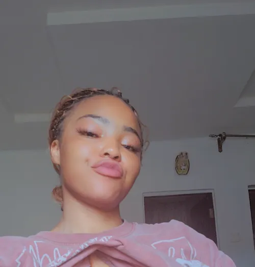 Take a cute kiss 💋