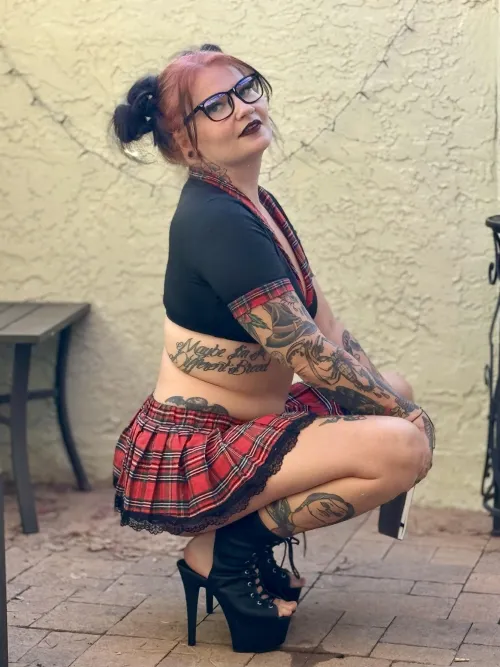 wanna fuck a goth schoolgirl?