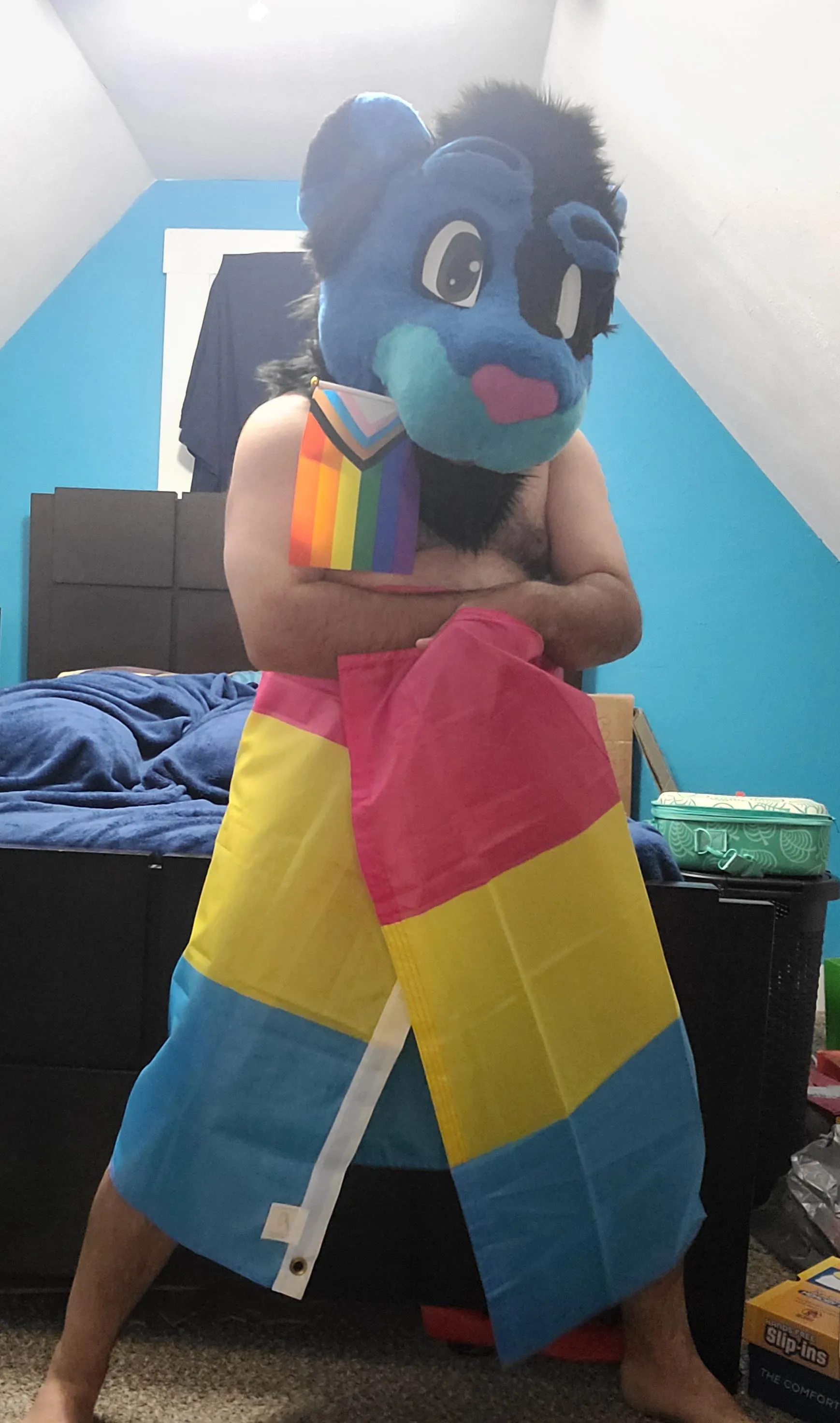 Wonder what I'm hiding under here~? (OF: LustyLion9869 / JFF: LionclawAD)