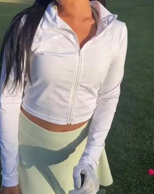 Your pretty golf player is now here