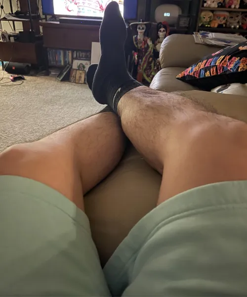 38m here, bored so keep me entertained and let’s chat!