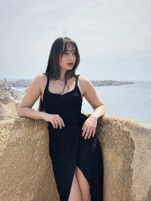 Black dress, red lips, ocean breeze — and not a single thought of mercy
