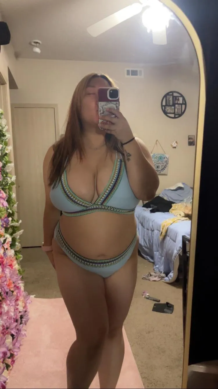 Does my new bikini show my curves off