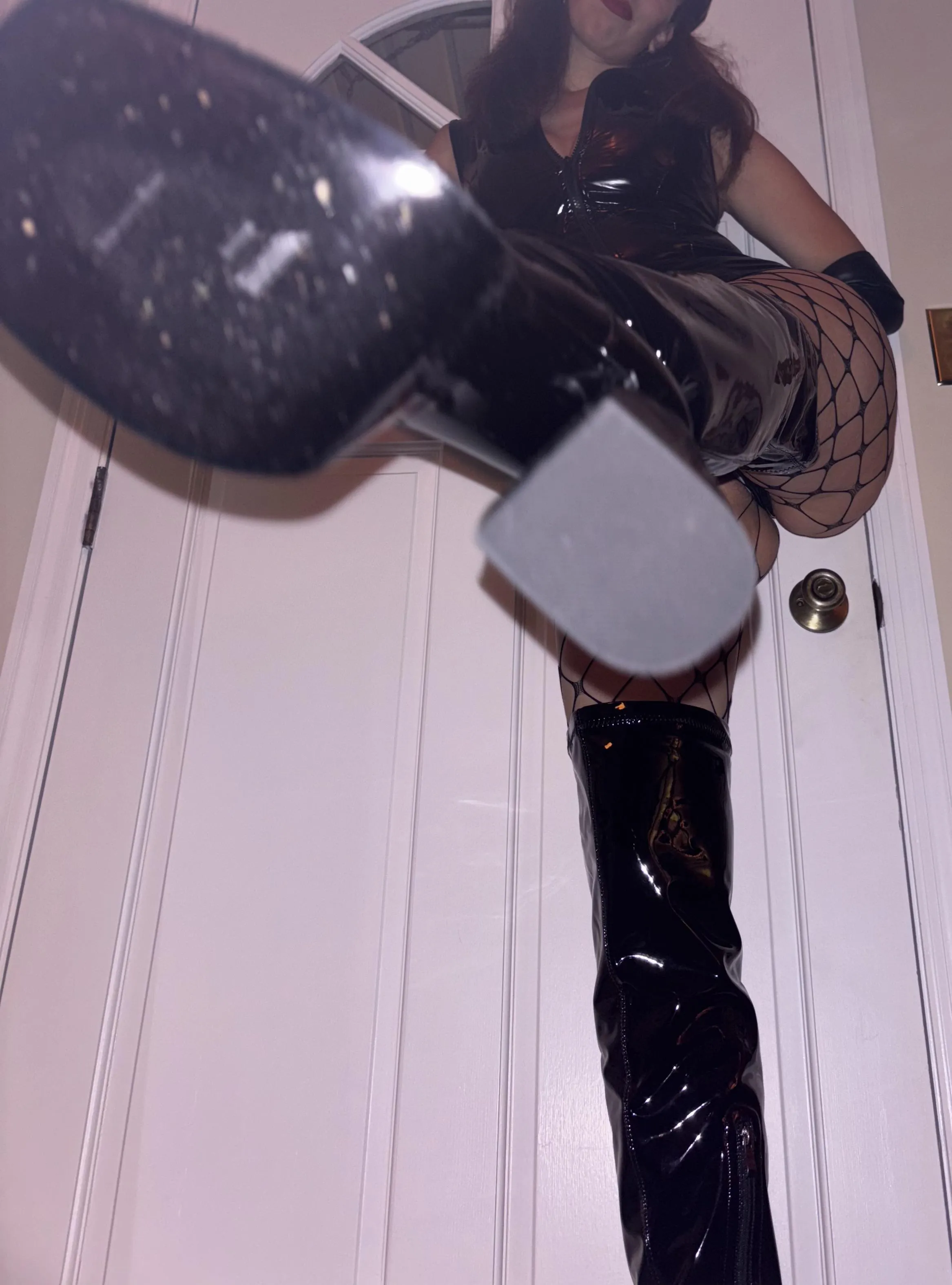 Does your wife know you let me step on you? 🖤