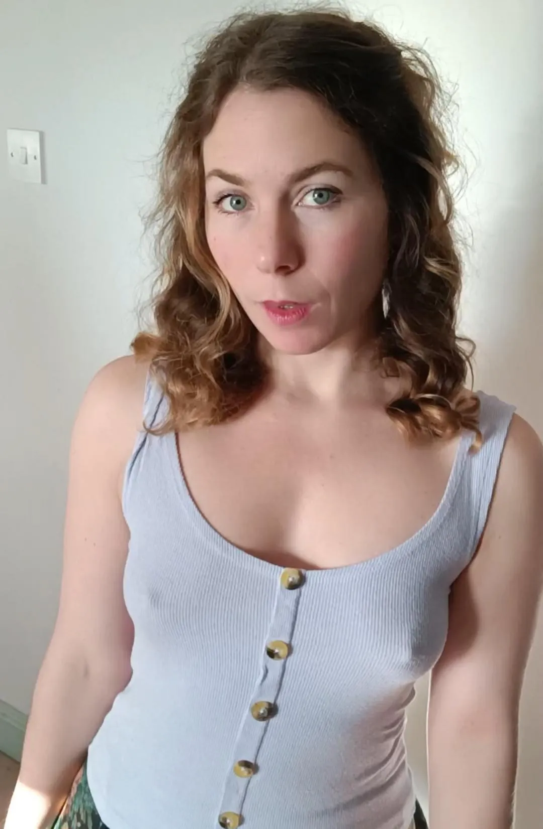 I think this lilac colour looks good on me