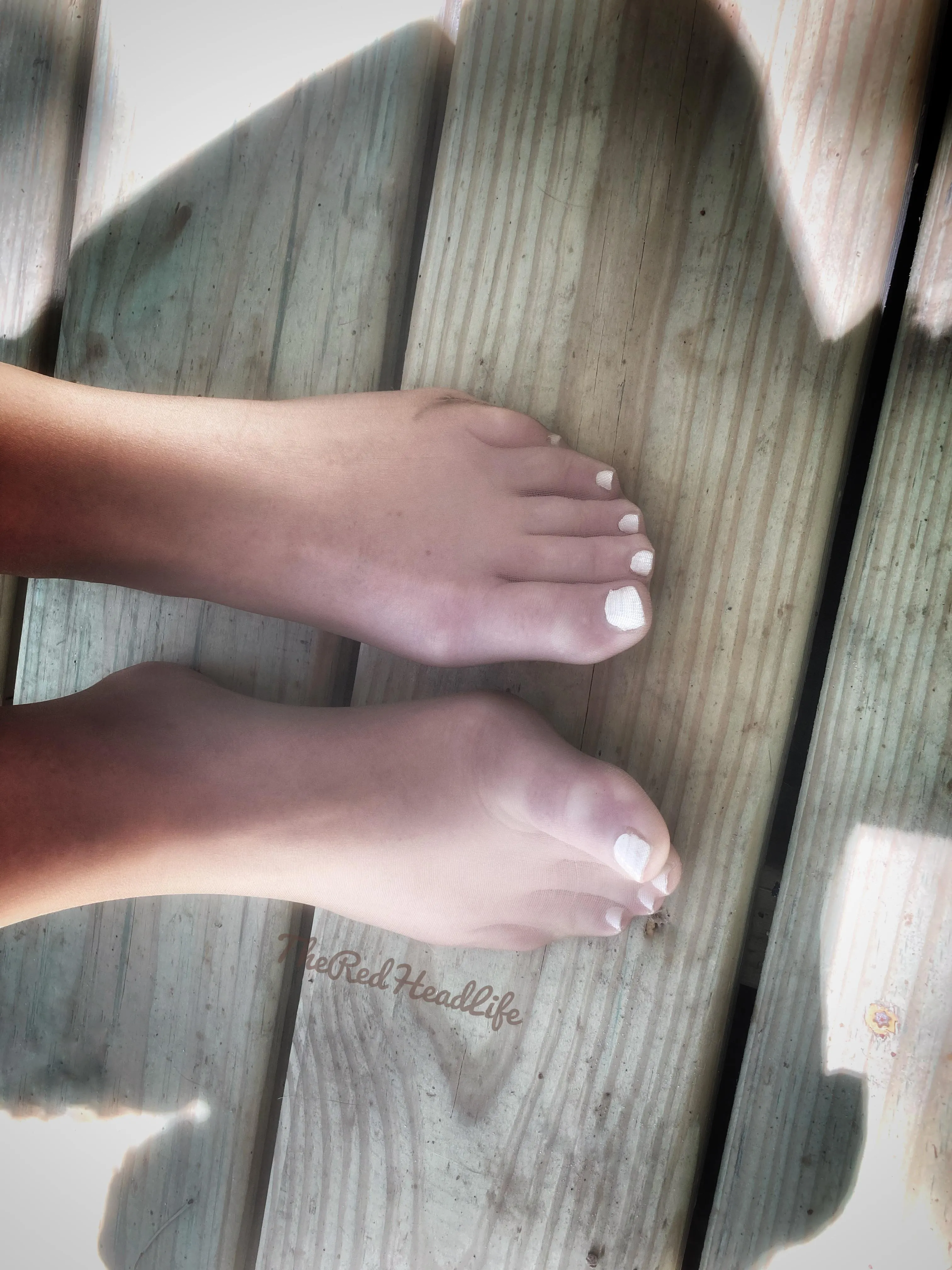 Pantyhose toes on my deck😎👙☀️