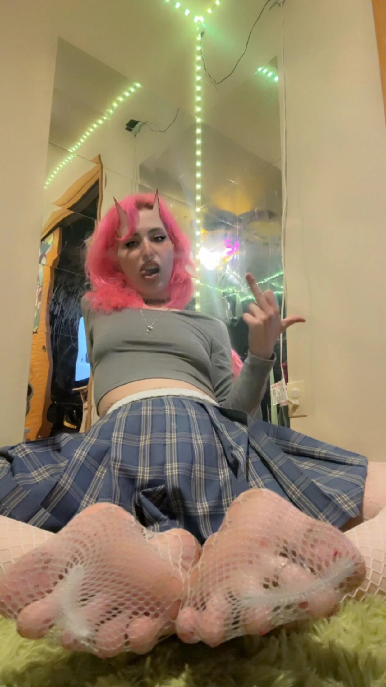 😈you should quit gooning it loser, you’re starting to get arthritis🤣💀