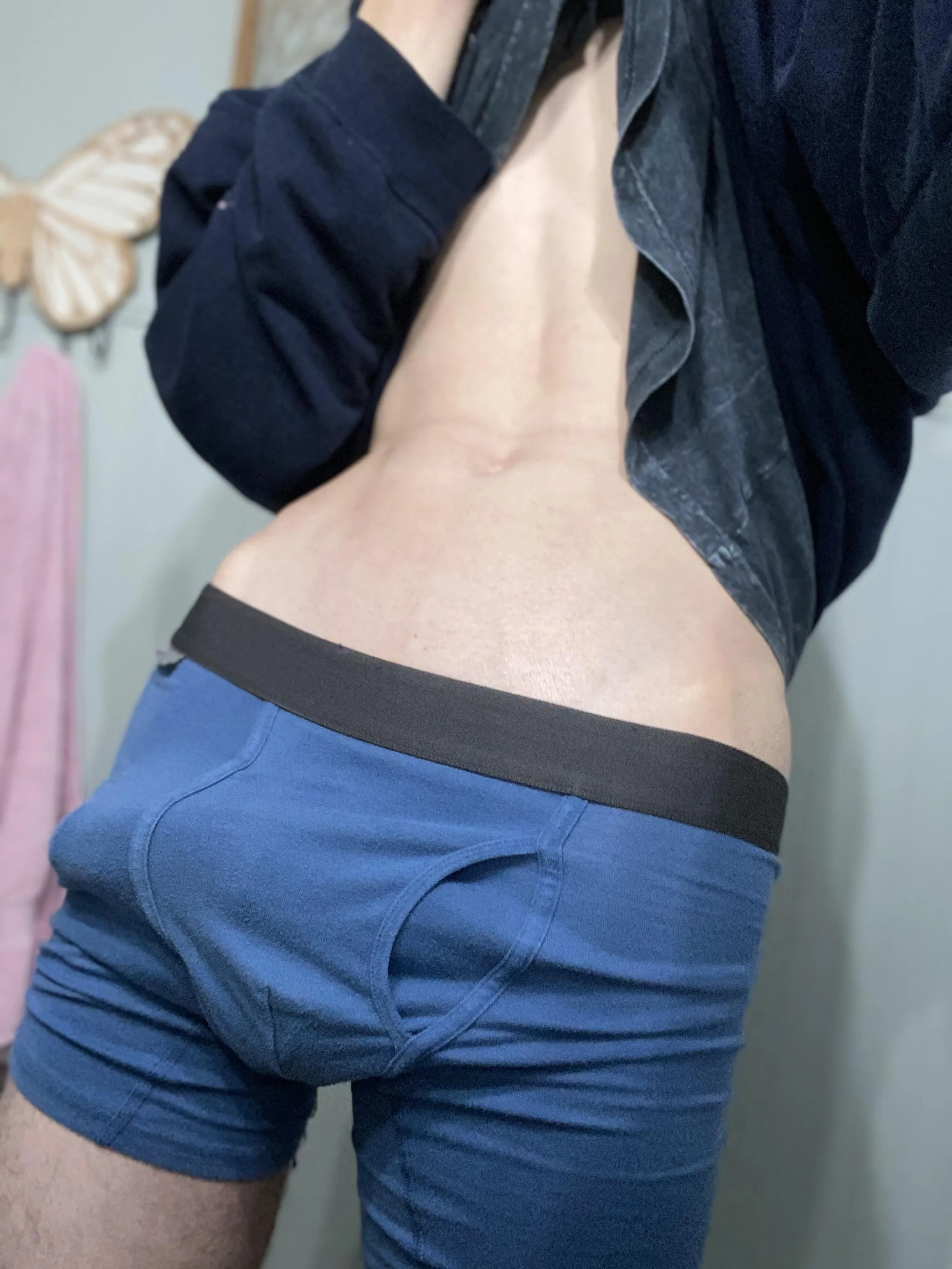 24 love it when i catch ppl staring at me