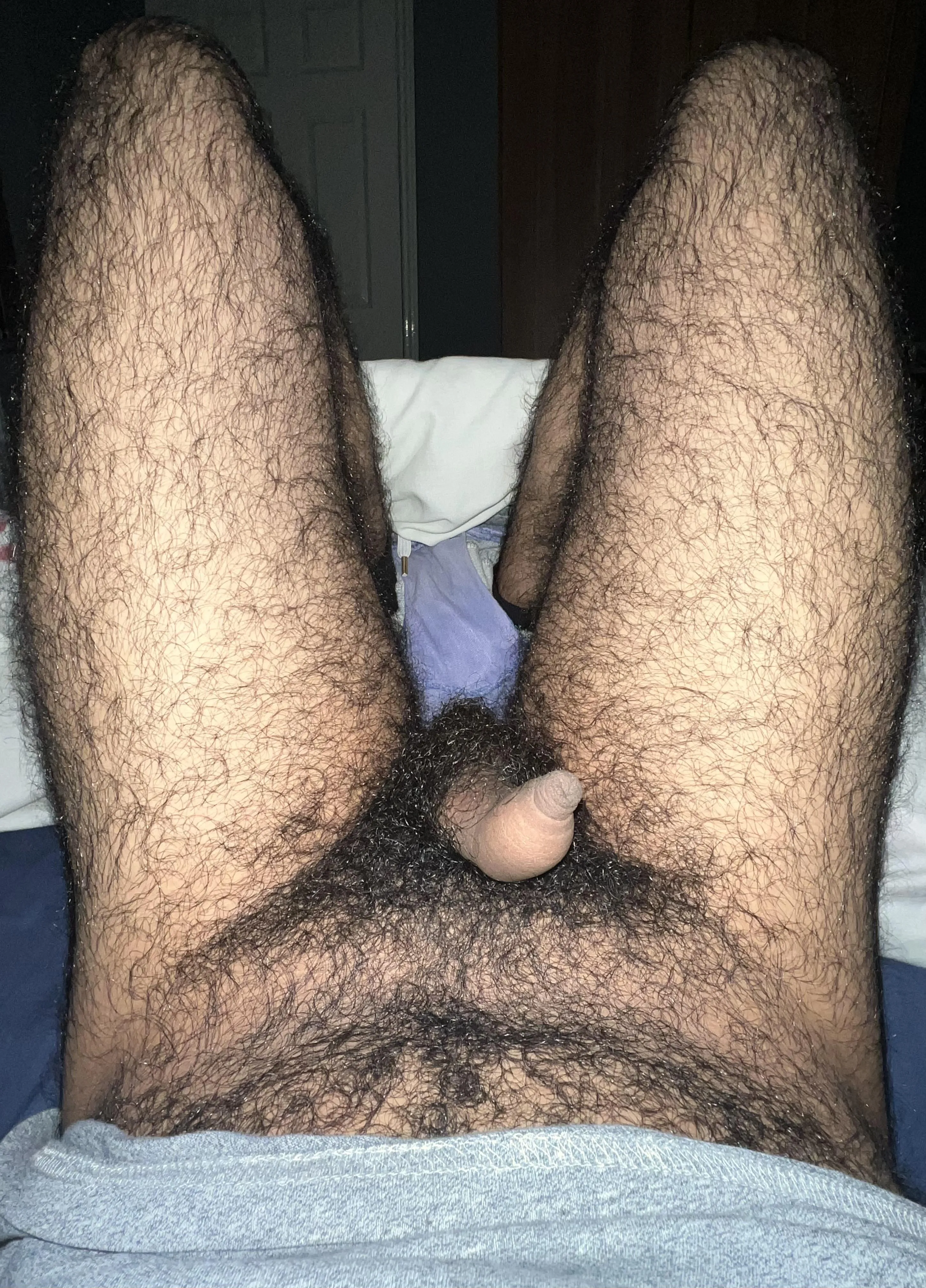 (24M) Hairy legs and soft dick anyone?