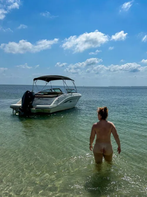 I’m ready for another fun day on the water ☀️ 🏖️