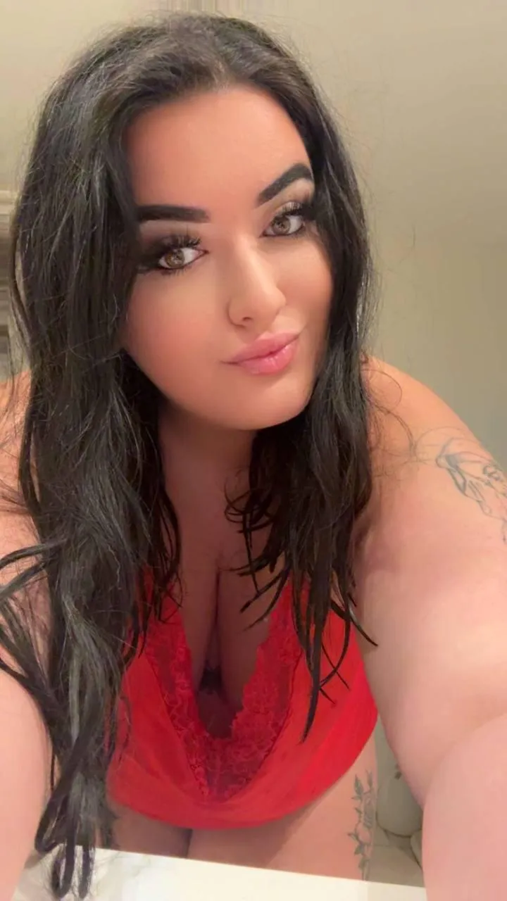 Open to extreme/taboo fetishes and kinks ! Offering GFE, sexting/roleplay sexting, custom videos , audios, dick rates, worn items, vials , and more !