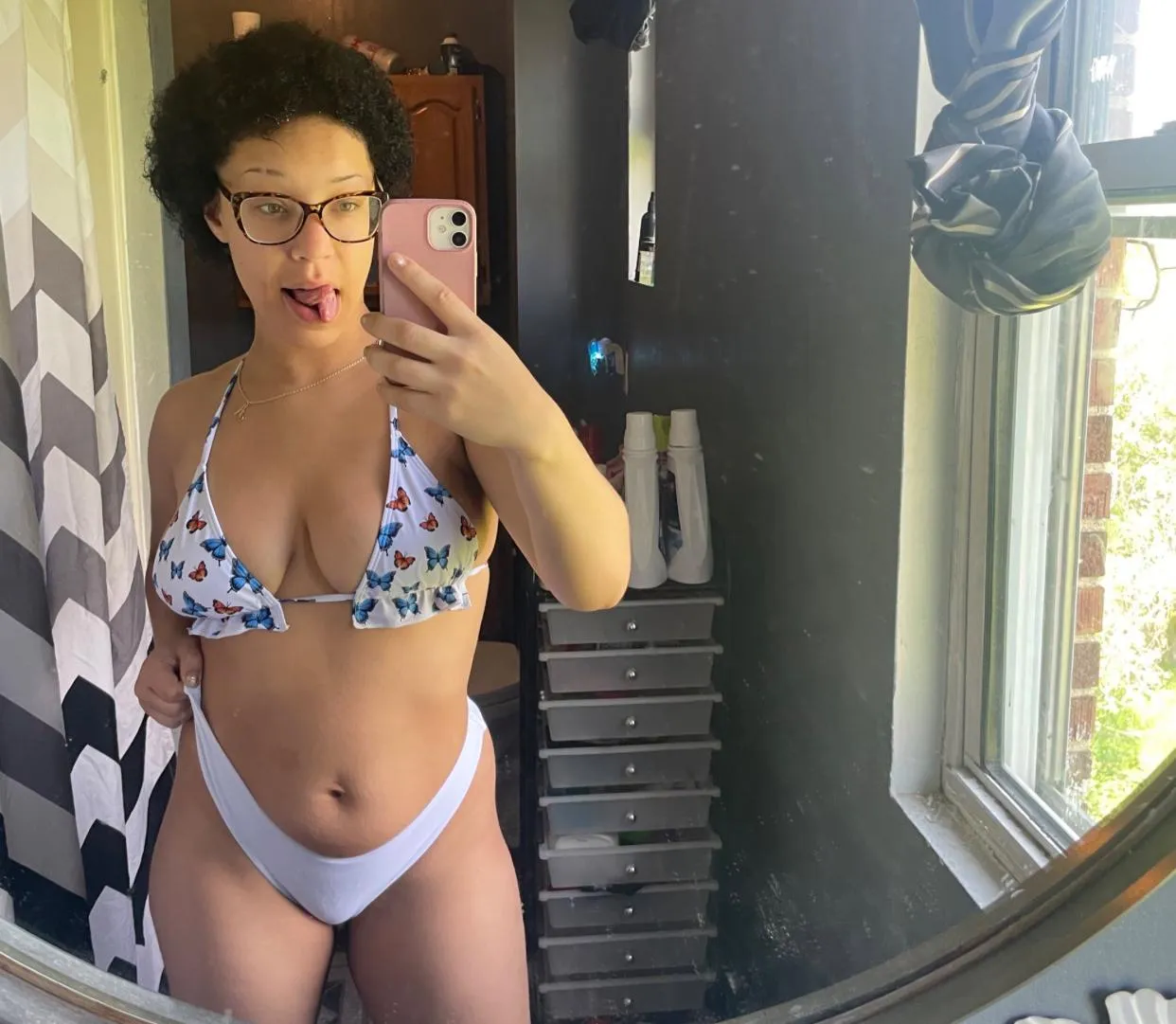 ready to get wet and wild with you 😋🤤