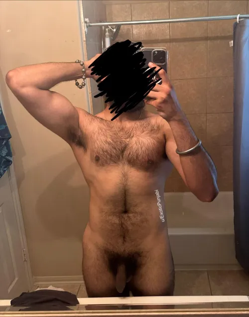 Spent all morning working in the sun, now worship my sweaty body 😩