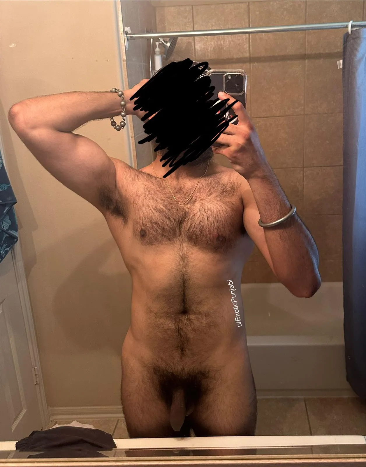 Spent all morning working in the sun, now worship my sweaty body 😩