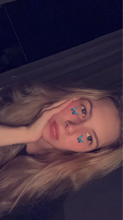 Waiting for the ‘sended goddess’ so i can make you feel small 🤏🏼💅🏽