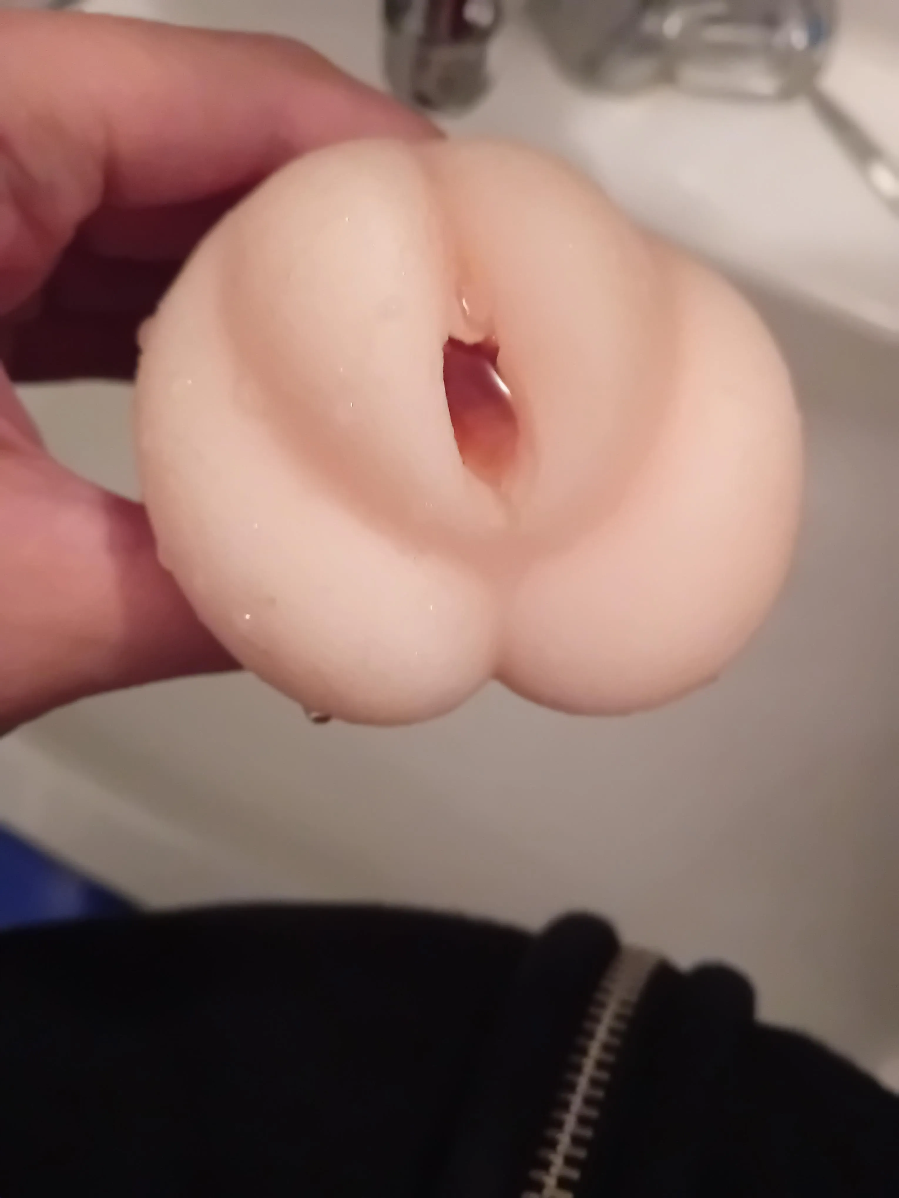 Was so horny that I pissed in my toy pussy