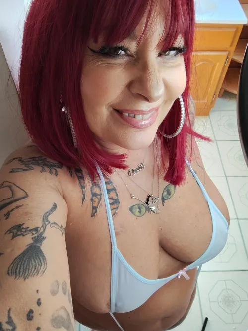 What do you notice first my smile or those BIG..earrings..lol