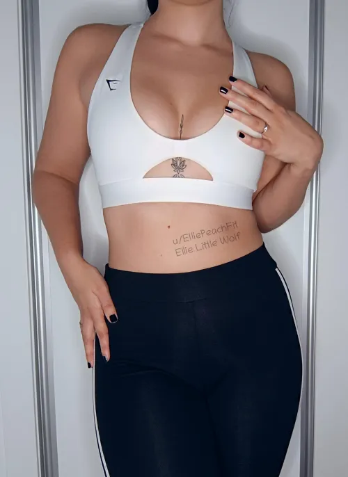 I tried on these tights and caught your eyes.. did you notice everything?