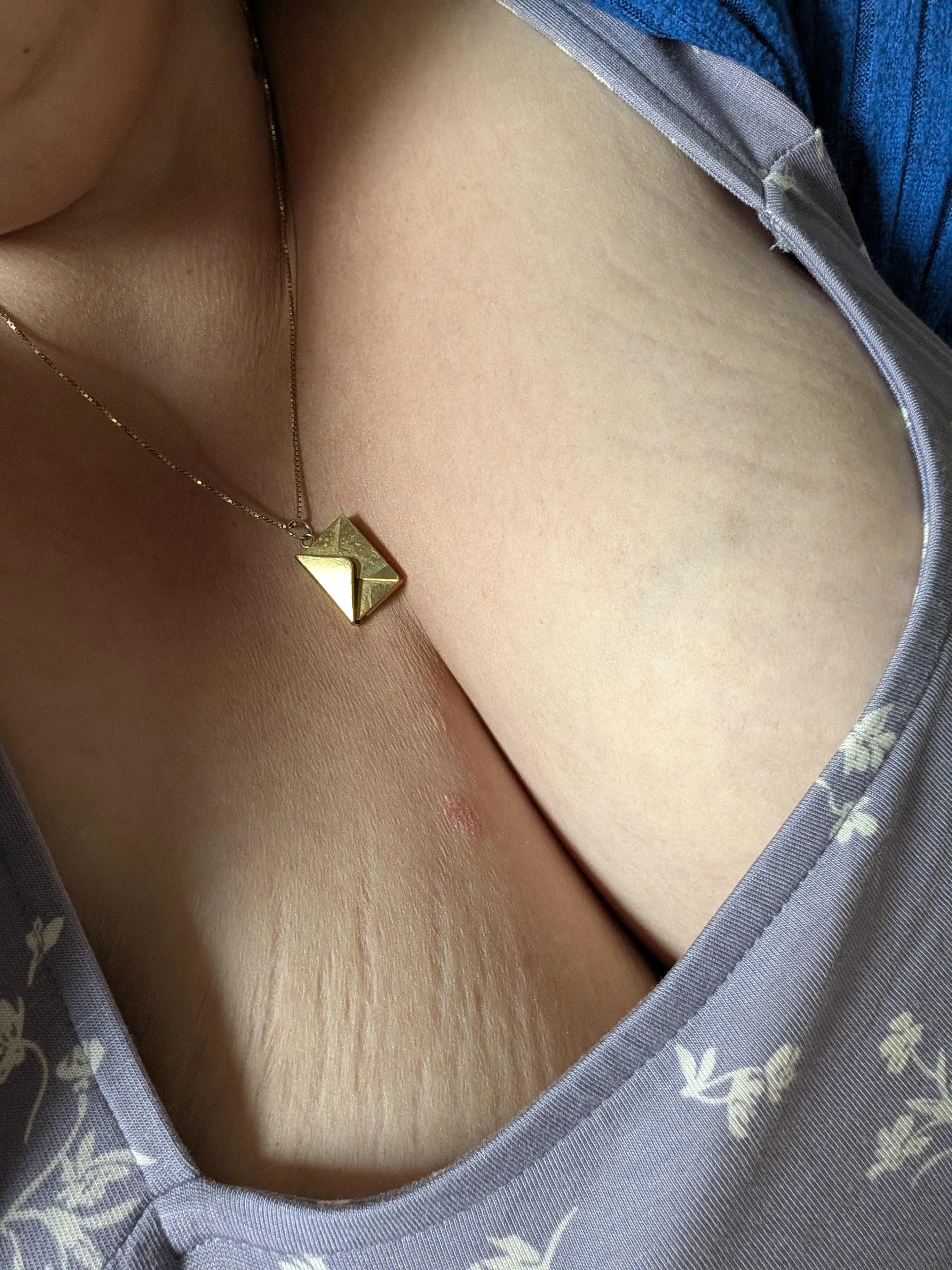 $1 for every stretch mark and $2 for ever minute you stare 🫴