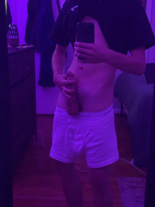 18 Bi, looking for people.