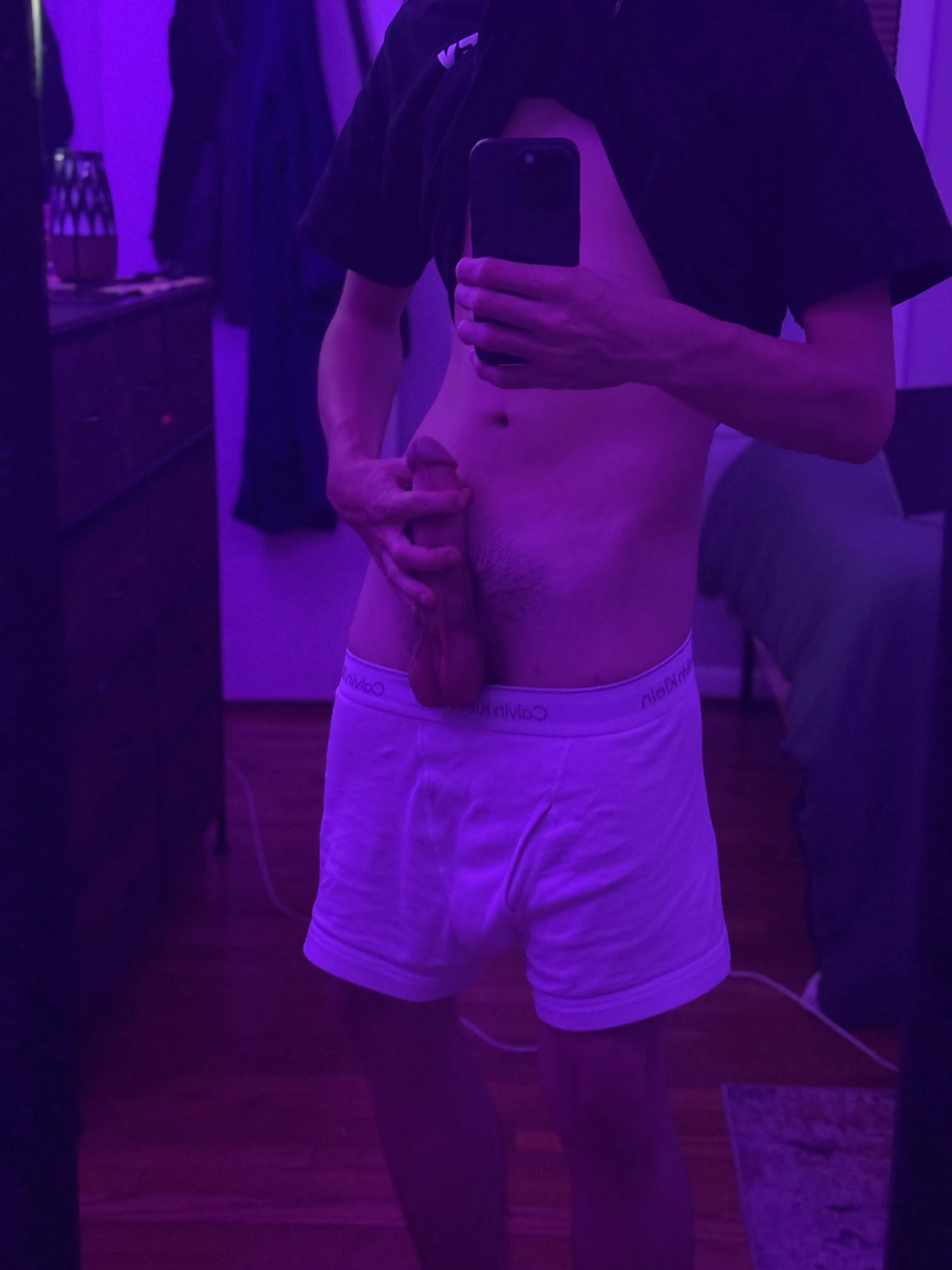 18 Bi, looking for people.