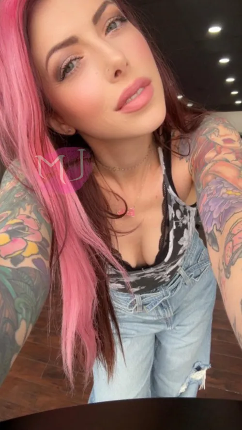 Give Mommy a hug, then get back to work making my life more pleasant and luxurious 🥰 NOW