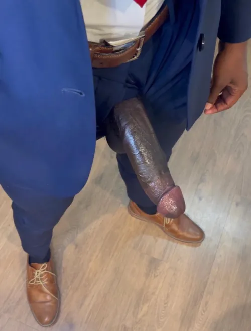 I’m visiting Manhattan, KS in late July for work.I’m looking for a connection before I arrive. (M4W)