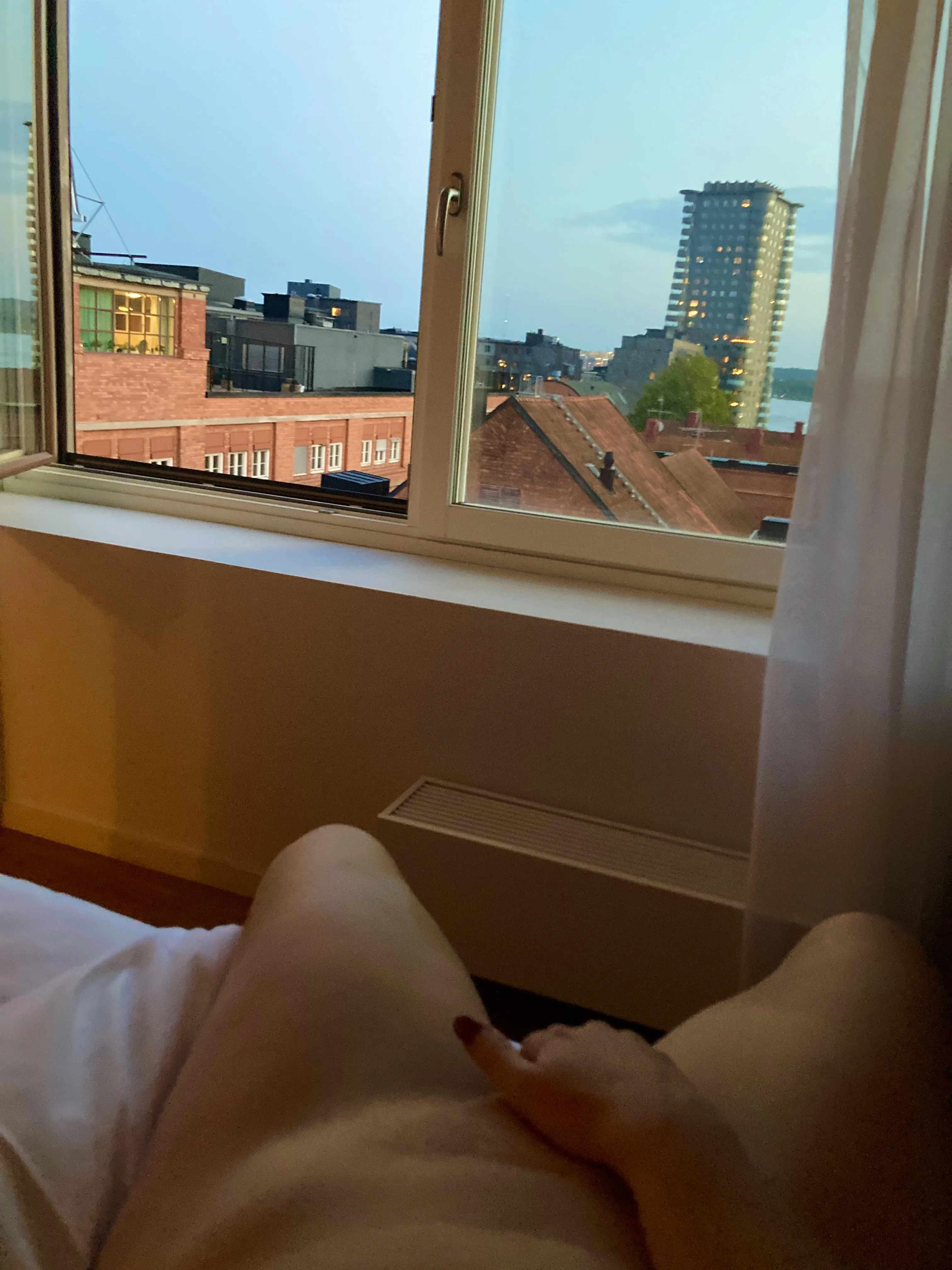Pussy rubbing with a view!