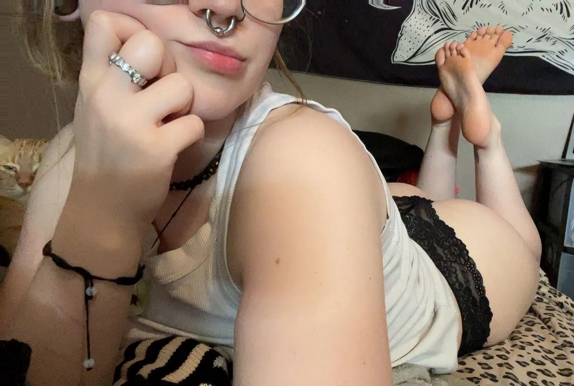 relaxing sunday afternoon with kitty 😻